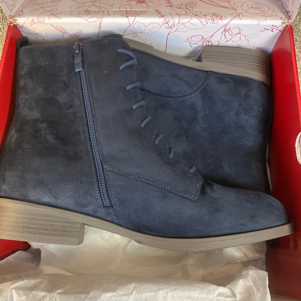 Journee Collection Vienna Navy Vegan Suede LaceUp Ankle Boots Womens 12W NIB NEW - Picture 7 of 12